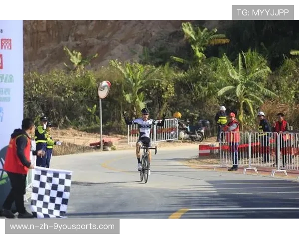 “徒步定向越野：东部新区赛场挑战身体与智慧的极限”